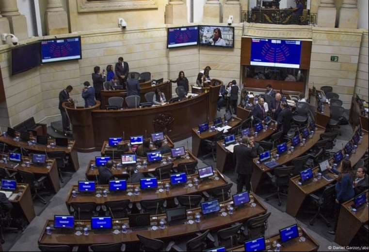 Detienen a dos expresidentes del Congreso de Colombia acusados de corrupción